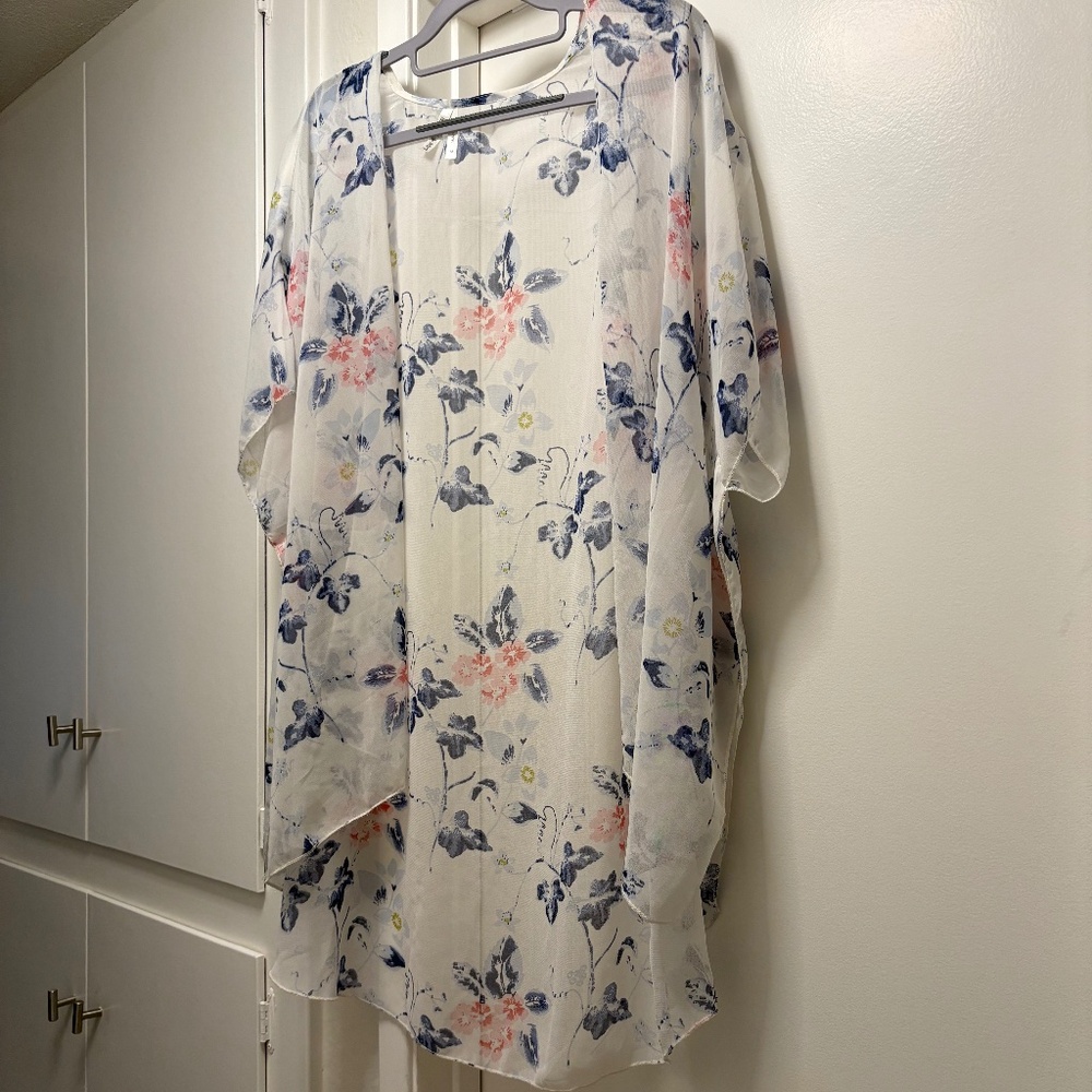 Live 4 Truth floral sheer cover up - size medium